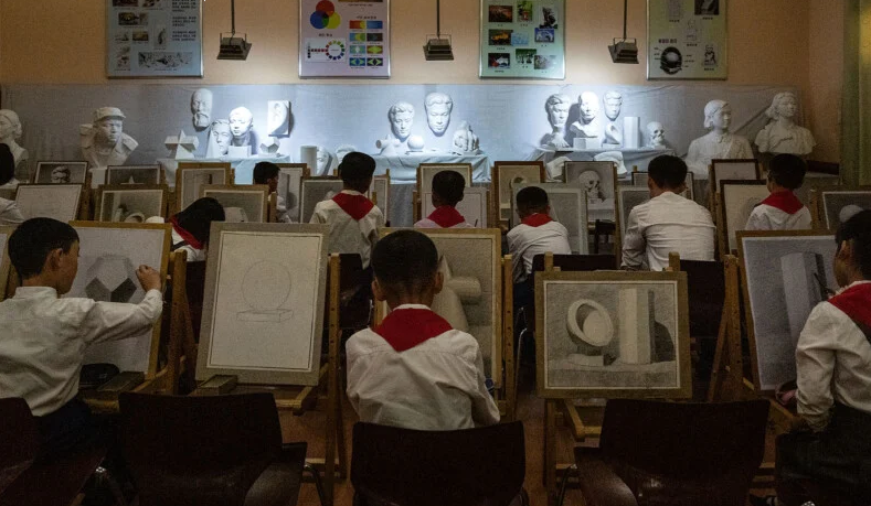 Bên trong một lớp học vẽ tại Cung thiếu nhi Mangyongdae ở Bình Nhưỡng.