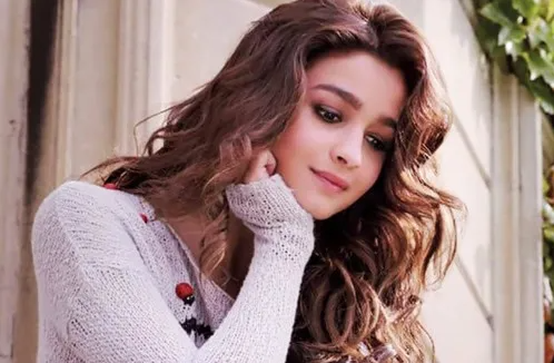 11. Alia Bhatt (sinh năm 1993) được nhiều người ngưỡng mộ bởi nhan sắc ấn tượng và tài năng trong lĩnh vực diễn xuất.
