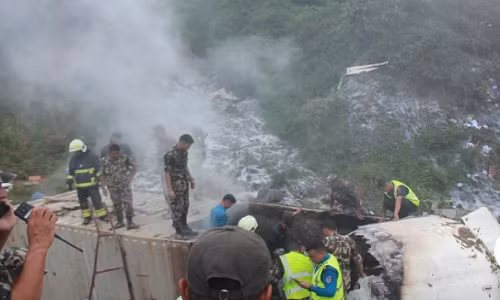 Roi may bay cho 19 nguoi: Suc khoe phi cong duy nhat song sot-Hinh-2