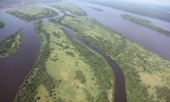 9. Sông Congo là con sông sâu nhất với độ sâu khoảng 230 m. Con sông dài 4.700 km và diện tích lưu vực là 3.680.000 km2.