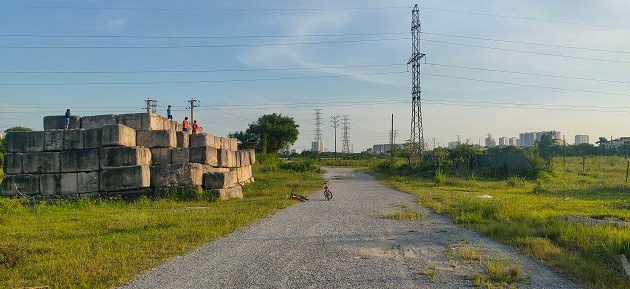 Gần 2 thập kỷ “nuôi” cỏ dại, Khu đô thị mới Thịnh Liệt hoang tàn, nhếch nhác - Hình 8 Gan 2 thap ky “nuoi” co dai, Khu do thi moi Thinh Liet hoang tan, nhech nhac-Hinh-8