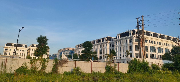 Gần 2 thập kỷ “nuôi” cỏ dại, Khu đô thị mới Thịnh Liệt hoang tàn, nhếch nhác - Hình 13 Gan 2 thap ky “nuoi” co dai, Khu do thi moi Thinh Liet hoang tan, nhech nhac-Hinh-13