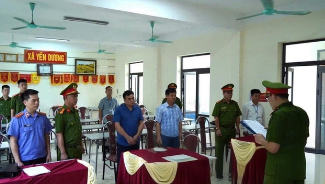 Khoi to 2 lanh dao xa o Bac Kan gay thiet hai 1,7 ty