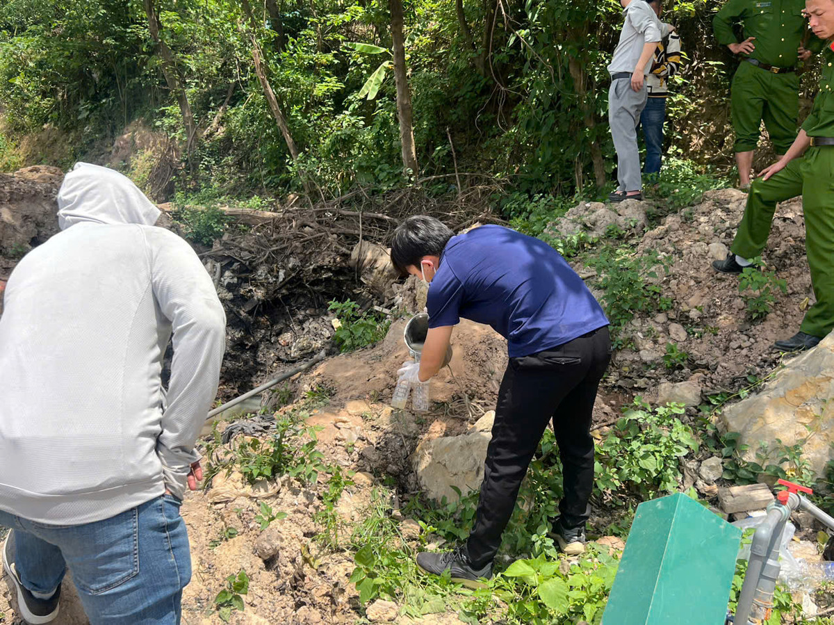 Khởi tố vụ án đổ dầu thải gây ô nhiễm ở Hà Nội - Hình 2 Khoi to vu an do dau thai gay o nhiem o Ha Noi-Hinh-2