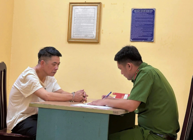 Nhan hoi lo, Chu tich va Pho Chu tich xa bi khoi to