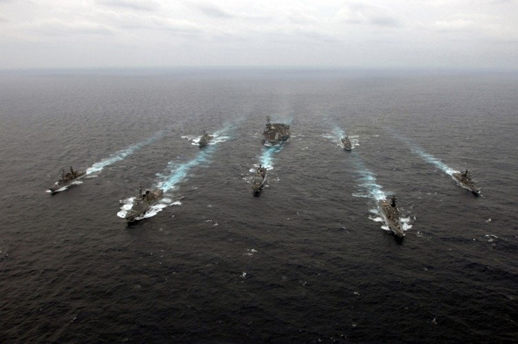 Sức mạnh áp đảo của các nhóm tác chiến tàu sân bay thuộc hải quân Mỹ được cho là sẽ khiến giới chức quân sự tại Tehran phải cân nhắc thật kỹ trước khi ra lệnh tấn công vào đối phương.