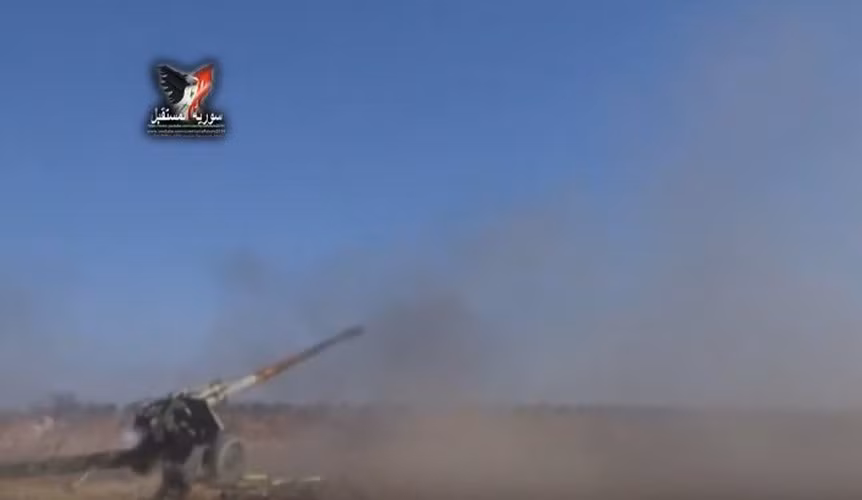 Ở mỗi bên càng có 1 bánh xe nhỏ dùng để di chuyển tới vị trí bắn, khi đã ổn định phần tử bắn thì bánh xe sẽ được gập gọn 180 độ lên phần thân càng.