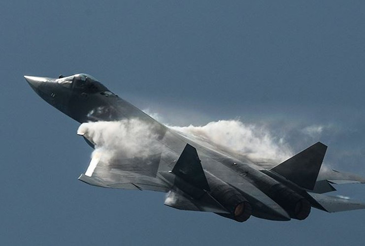Su-57 còn được trang bị hệ thống cảm biến quang học 101KS để phát hiện, nhận diện theo dõi mọi mục tiêu trên không và hệ thống gây nhiễu hồng ngoại 101KS-O đánh lạc hướng tên lửa tầm nhiệt.