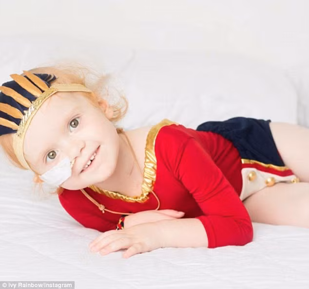 Kể từ khi phát hiện bệnh, Ivy phải đến bệnh viện để hóa trị hàng tuần. 