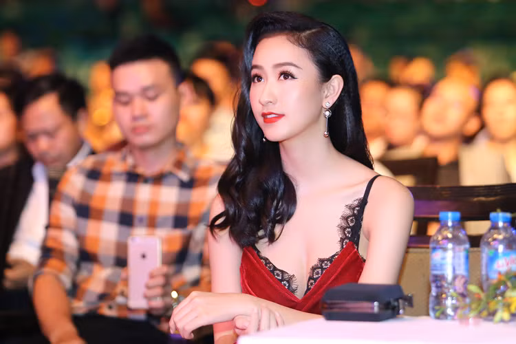 Gần đây, Á hậu 1 cuộc thi Hoa hậu Đại dương 2014 khá bận bịu với công việc kinh doanh của mình. 