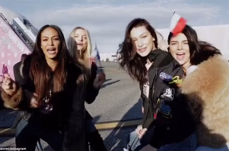 Hang chuc nguoi mau phan khich chuan bi cho show Victoria’s Secret-Hinh-2