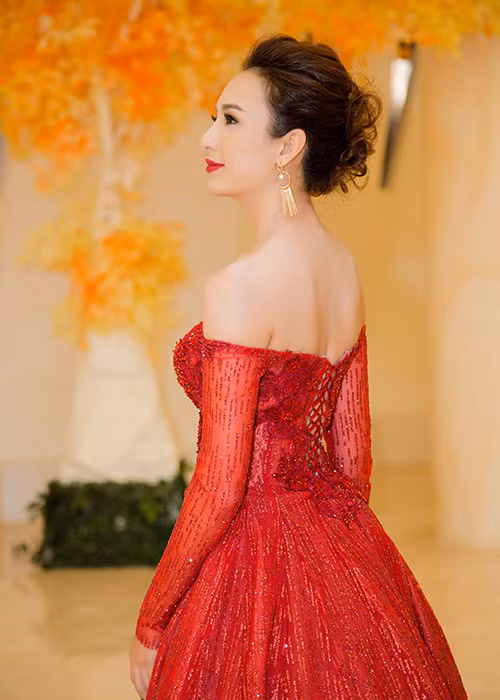 Sau khi đăng quang cuộc thi Hoa Hậu Du Lịch Việt Nam 2008, Ngọc Diễm tập trung xây dựng và phát triển sự nghiệp kinh doanh trong lĩnh vực truyền thông.