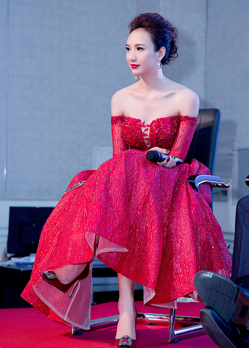 Ê-kíp của người đẹp sinh năm 1987 cho biết, hiện tại, cô dành nhiều thời gian để điều hành công việc kinh doanh và tham gia các hoạt động xã hội.