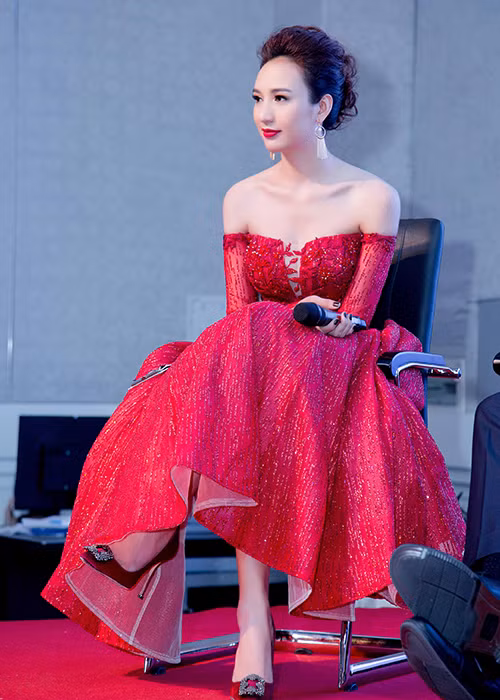 Ê-kíp của người đẹp sinh năm 1987 cho biết, hiện tại, cô dành nhiều thời gian để điều hành công việc kinh doanh và tham gia các hoạt động xã hội.