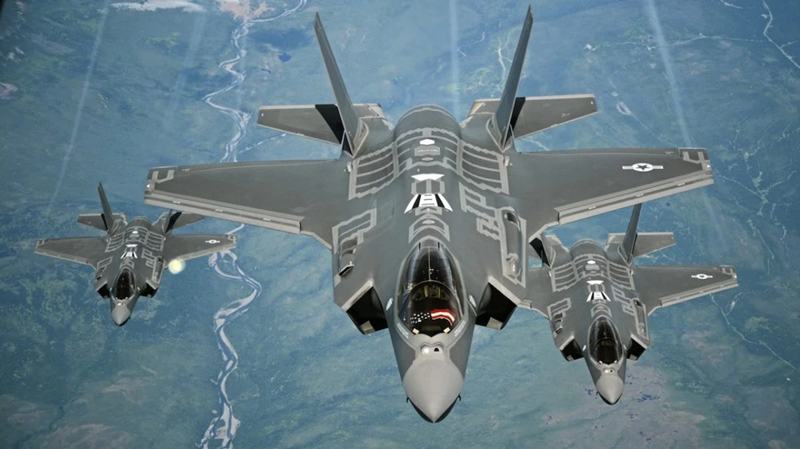 Nhiệm vụ chính của nó là đối phó với tiêm kích F-35I của Israel, cũng như các chiến đấu cơ F-22A và F-15E của Mỹ - những chiến đấu cơ này có thể được sử dụng bởi Quân đội Mỹ để cô lập không phận Vịnh Ba Tư khi Israel tiến hành cuộc tấn công trên không. Ảnh: USAF.