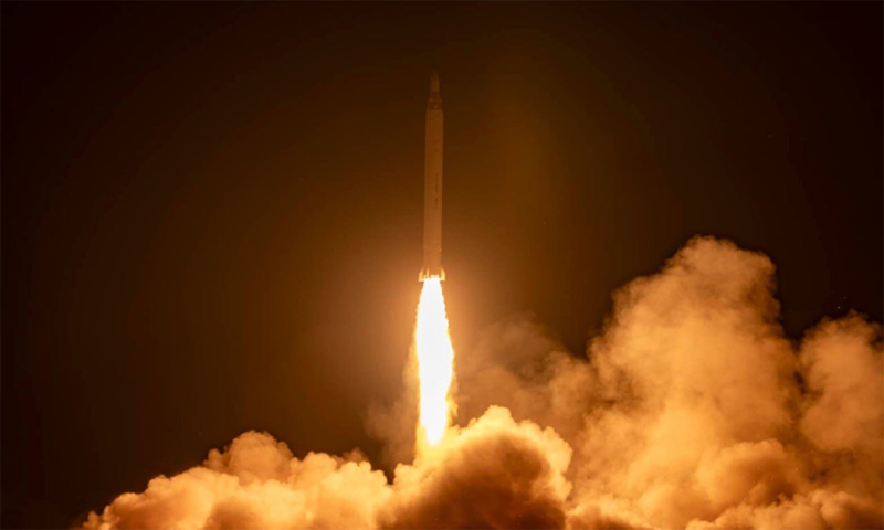 Tuy nhiên, theo báo cáo mới nhất, Iran đối mặt với áp lực mạnh mẽ nhưng không hề nhượng bộ, mà chọn cách chiến đấu tới cùng với Israel, đồng thời chuẩn bị 2.000 tên lửa. Một khi Israel ra tay, Iran sẽ tiến hành tập trung tấn công vào lãnh thổ Israel. Ảnh: IRGC.