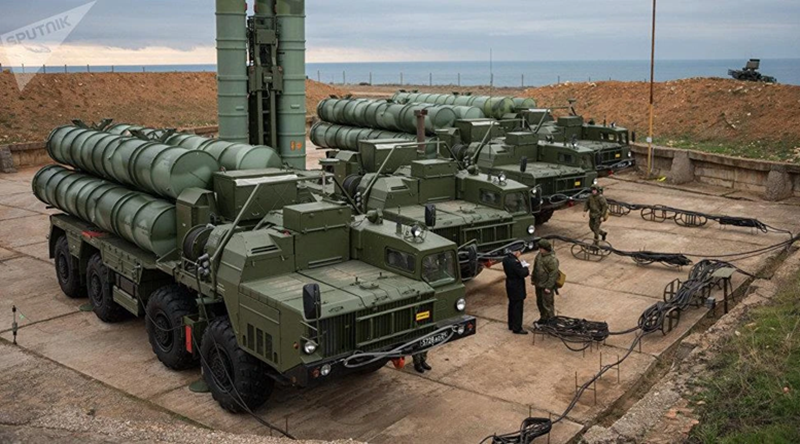 Ngoài ra, Iran cũng đang chuẩn bị sử dụng tên lửa phòng không S-400 do Nga sản xuất để chống lại các cuộc tấn công có thể xảy ra của máy bay chiến đấu F-16 và F-35 của Mỹ và Israel. Ảnh: Sputnik.