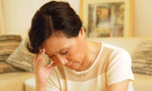 Con dau ra o rieng, me chong khoc rong vi bi coi thuong