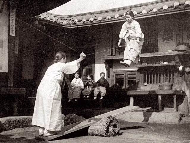 Hãy cùng khám phá diện mạo Hàn Quốc những năm 1900 của thế kỷ trước qua bộ ảnh đen trắng đăng tải trên Sina.