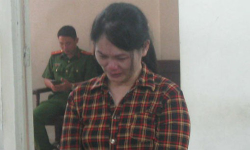 Bi kich dang thuong nguoi vo mat chong, nghi quan giet con