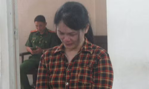 Bi kich dang thuong nguoi vo mat chong, nghi quan giet con