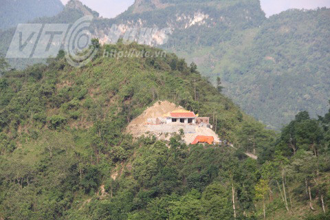 Lang nguoi nghe ke cuoc tu chien tren nui Dat voi quan TQ-Hinh-4