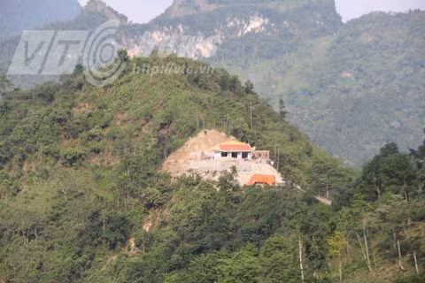 Lang nguoi nghe ke cuoc tu chien tren nui Dat voi quan TQ-Hinh-4
