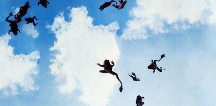 Mưa cóc nhái. Ít nhất, đã có 4 trận mưa cóc nhái được ghi nhận cho đến giờ. Trong đó, trận mưa đầu tiên xảy ra vào năm 1804 ở vùng Toulouse (Pháp). Trận mưa thứ hai xảy ra vào năm 1863 ở làng Akeley (Vương quốc Anh). Lần thứ ba vào năm 1882 ở bang Iowa (Mỹ) và lần thứ tư xuất hiện ở vùng Odzaci, Serbia (Nga). Theo các nhà khoa học, nguyên nhân của những trận mưa cóc nhái kỳ lạ này đến từ những cơn lốc xoáy mạnh. Khi đi qua vùng đầm lầy, những cơn lốc xoáy đã hút theo cóc nhái lên không trung, sau đó, "nhả" chúng xuống từ không trung.