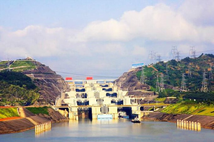 Một đặc điểm nữa là khi tích nước ở mức tối đa, hồ chứa 38 tỷ m3 nước này ảnh hưởng đến Trái đất, làm tăng độ dài của một ngày thêm 0,06 micro giây.