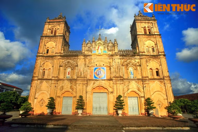 Ngày 18/7, giáo dân tại Giáo phận Bùi Chu (huyện Xuân Trường, tỉnh Nam Định) cho biết quá trình hạ giải, tháo dỡ Nhà thờ chính tòa Bùi Chu đã bắt đầu được tiến hành. Theo Tổng đại diện Giáo phận Bùi Chu, việc hạ giải nhà thờ Bùi Chu là cần thiết do công trình đã xuống cấp quá mức. Việc tháo dỡ và xây mới nhằm đảm bảo an toàn, đồng thời phù hợp với tâm tư, nguyện vọng của bà con ở các xứ đạo, họ đạo trong giáo phận.