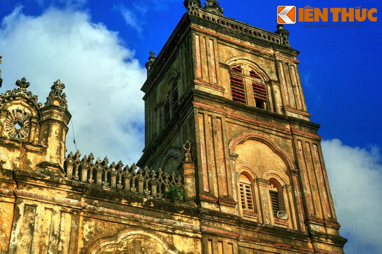 Kế hoạch phá dỡ nhà thờ Bùi Chu đã khiến nhiều kiến trúc sư không đồng tình, từng được đề nghị tạm hoãn để chờ đánh giá toàn diện của Hội đồng di sản quốc gia.