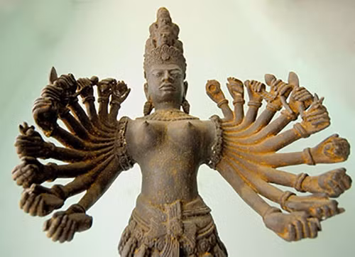 Di chỉ văn hóa do người Phù Nam để lại có tên Óc Eo. Theo sách "Lược sử vùng đất Nam Bộ Việt Nam", Óc Eo là nền văn hóa có nguồn gốc bản địa, mà chủ nhân là những cư dân Phù Nam. Nền văn hóa này phát triển trên nền tảng văn hóa Đồng Nai, có quan hệ mật thiết với nền văn hóa Sa Huỳnh và có quan hệ giao lưu rộng rãi với các nước ở bên ngoài.