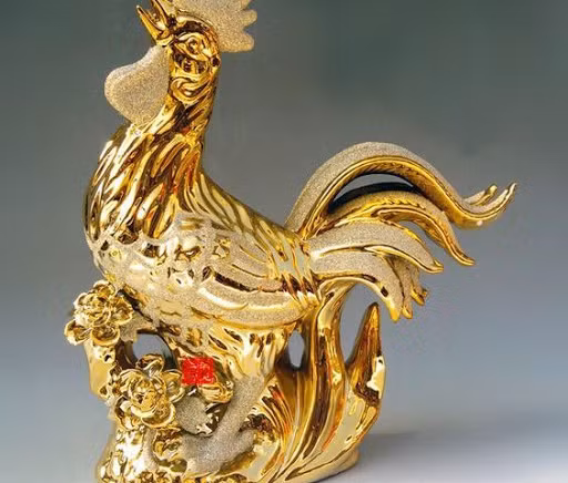 4. Tuổi Dậu: Con giáp Dậu thường có dung mạo xinh xắn, vẻ ngoài đẹp đẽ, dễ thu hút cái nhìn của đối phương. Tình trường của một số người tuổi Dậu cũng khá dày nhưng không phải lúc nào cũng gặp đúng người, đúng thời điểm.