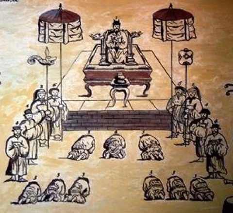 Lê Hiển Tông sống thọ nhất của nhà Hậu Lê (69 tuổi), ở ngôi lâu nhất (46 năm). Ông là vua duy nhất có 3 con rể làm vua, gồm Quang Trung - Nguyễn Huệ (lấy công chúa Ngọc Hân), vua Cảnh Thịnh của nhà Tây Sơn (lấy công chúa Ngọc Bình). Sau đó, Ngọc Bình lại kết duyên cùng vua Gia Long của nhà Nguyễn.