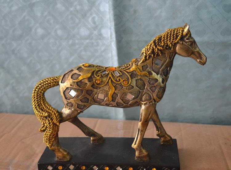 Theo tử vi 12 con giáp, nửa cuối năm nay, người tuổi Ngựa sẽ được rời xa bực dọc, ngập trong bầu không khí tươi vui, phú quý, không phải lo bất cứ chuyện phiền não nào trong gia đình. 