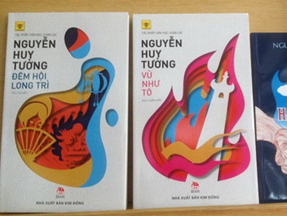  Đêm hội Long Trì cũng là tiểu thuyết lịch sử khác của Nguyễn Huy Tưởng, viết về bối cảnh lịch sử thối nát thời vua Lê chúa Trịnh. Nhân vật chính là Tuyên phi Đặng Thị Huệ, một cung tần rất được chúa Trịnh Sâm sủng ái. Bà trực tiếp và gián tiếp gây ra nhiều tai ách lúc bấy giờ. 