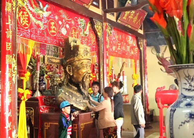 Quận Sơn Trà, Đà Nẵng là quê hương của danh tướng Nguyễn Văn Thoại (Thoại Ngọc Hầu) - người có công lớn trong việc khai khẩn nên vùng đất Nam Bộ ngày nay. Ngoài ra, Đà Nẵng cũng là quê hương của những nhà chí sĩ yêu nước nổi tiếng như cụ Phan Châu Trinh, cụ Huỳnh Thúc Kháng, Tổng đốc Hoàng Diệu...