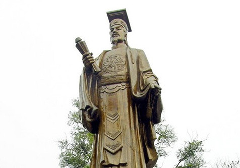 Vua nào lập nhiều hoàng hậu nhất? Lý Thái Tổ Lý Công Uẩn (1009-1028) là vua có nhiều hoàng hậu nhất (9 người). Theo "Đại Việt sử ký toàn thư", các triều đại Đinh, Tiền Lê, Lý có nhiều hoàng hậu, từ triều Trần trở đi, chỉ một người trong số phi tần của vua được phong hậu.