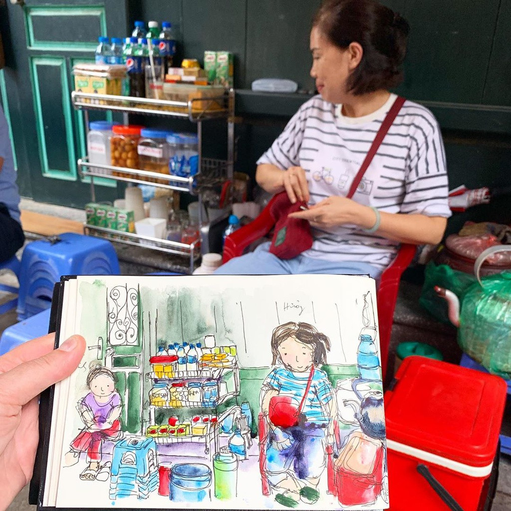 Thủ đô dưới con mắt của Barnes cũng êm ả như phố Hội miền Trung. Hàng cây rủ bóng nhuốm một màu xanh đặc trưng lên mặt hồ Hoàn Kiếm.