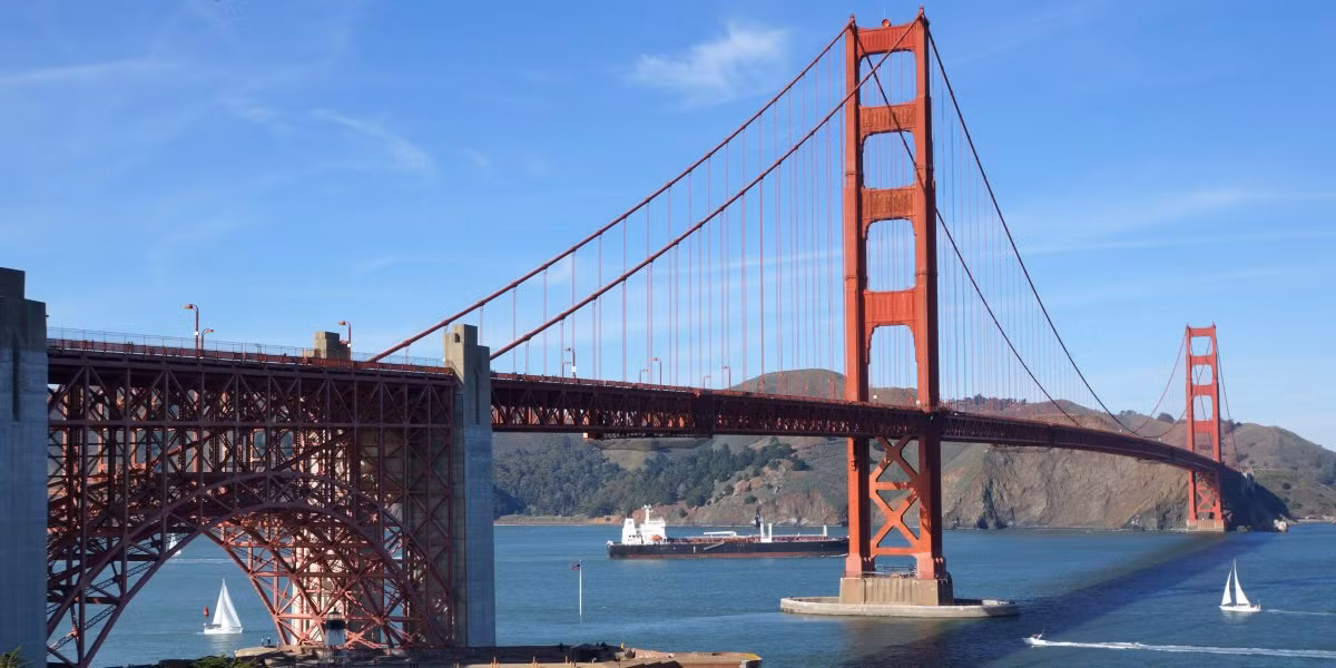 Từ bao đời nay, cầu Cổng Vàng đã trở thành biểu tượng của San Francisco, California.