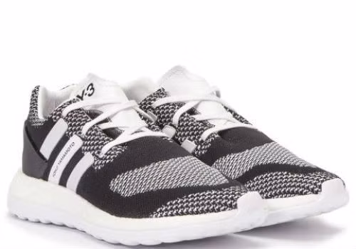 Mẫu giày Y-3 Pure Boost ZG được nhiều người tìm mua bởi thiết kế đơn giản và màu sắc hài hòa.