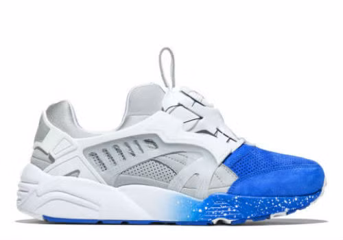 Màu xanh sáng trên mũi là điểm nhấn của đôi giày.