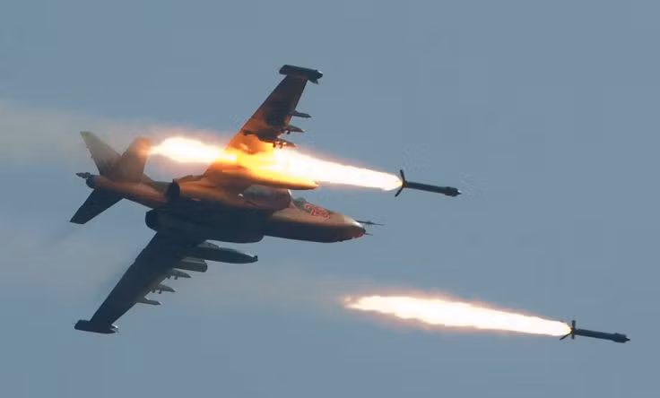 Từ vùng nông thôn phía Nam Idlib, nguồn tin cho biết máy bay chiến đấu Nga đã đánh phá dữ dội các vị trí tại thị trấn Rakaya, trong nỗ lực phá hủy khả năng tấn công của tổ chức khủng bố Hay'at Tahrir Al-Sham.