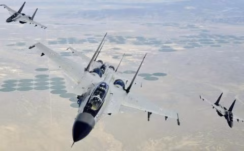 Co them thu nay, Su-30MKI co the san duoc ca F-22, J-20... tang hinh