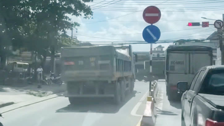 Dong Nai: Phat 3 tai xe xe ben vuot den do, di nguoc chieu