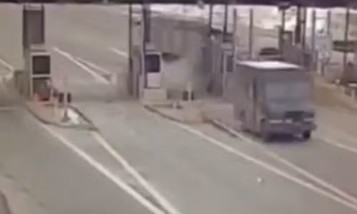 Xe tai mat lai dam nat tram thu phi