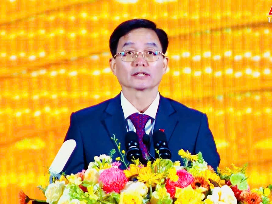 Hàng nghìn người dự lễ kỷ niệm 120 năm thành lập tỉnh Đắk Lắk - Hình 3 Hang nghin nguoi du le ky niem 120 nam thanh lap tinh Dak Lak-Hinh-3