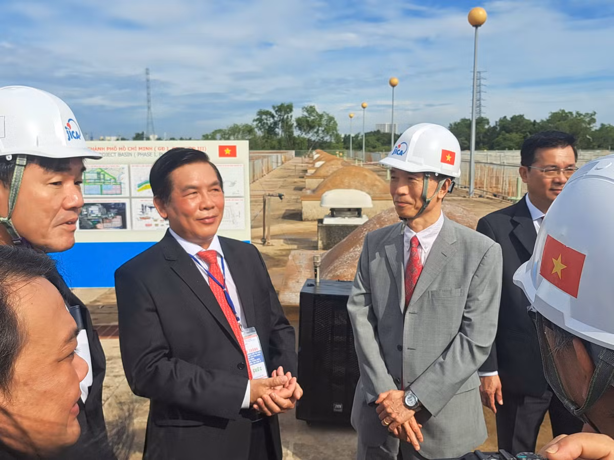 Hệ thống công trình biến nhiều dòng kênh ở TP HCM xanh trở lại - Hình 8 He thong cong trinh bien nhieu dong kenh o TP HCM xanh tro lai-Hinh-8