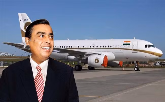 Trung tâm của gia tộc này là Mukesh Ambani. Ông và em trai Anil Ambani được thừa kế cơ nghiệp vào năm 2002, khi cha họ - ông Dhirubhai Ambani, người sáng lập Reliance Industries qua đời mà không để lại di chúc.
