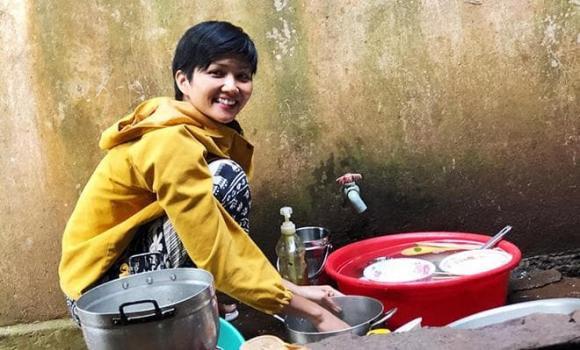 Lam A hau sang chanh, ve nha Kieu Loan van vat lon voi dong bat dua-Hinh-6